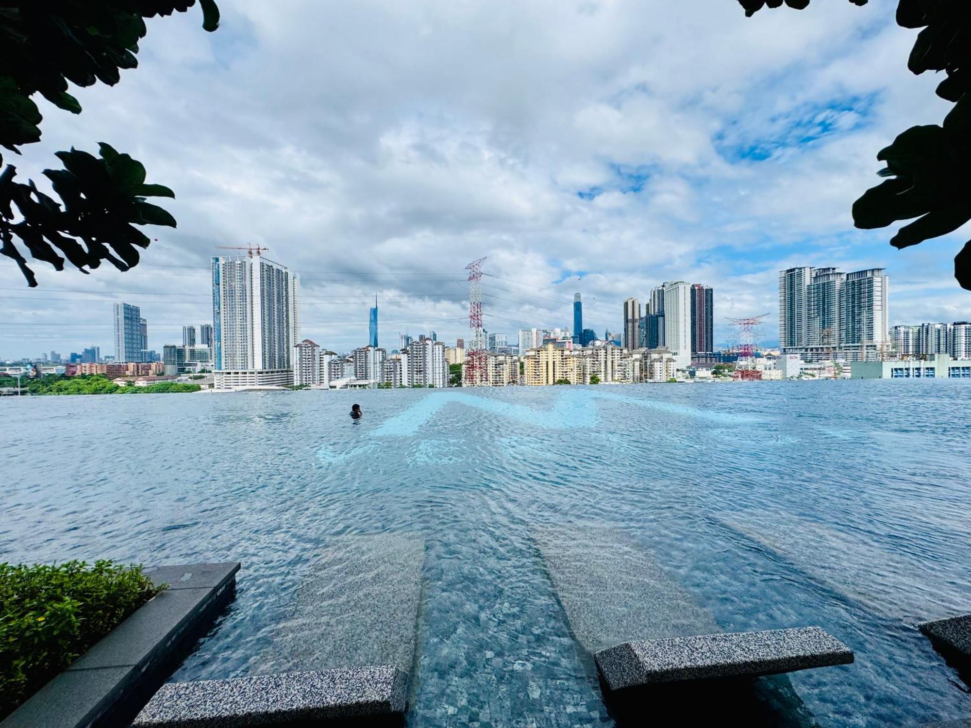 Luxury 4 Bedroom At Near Maluri Mrt By Suhad Suits Kl * Kuala Lumpur