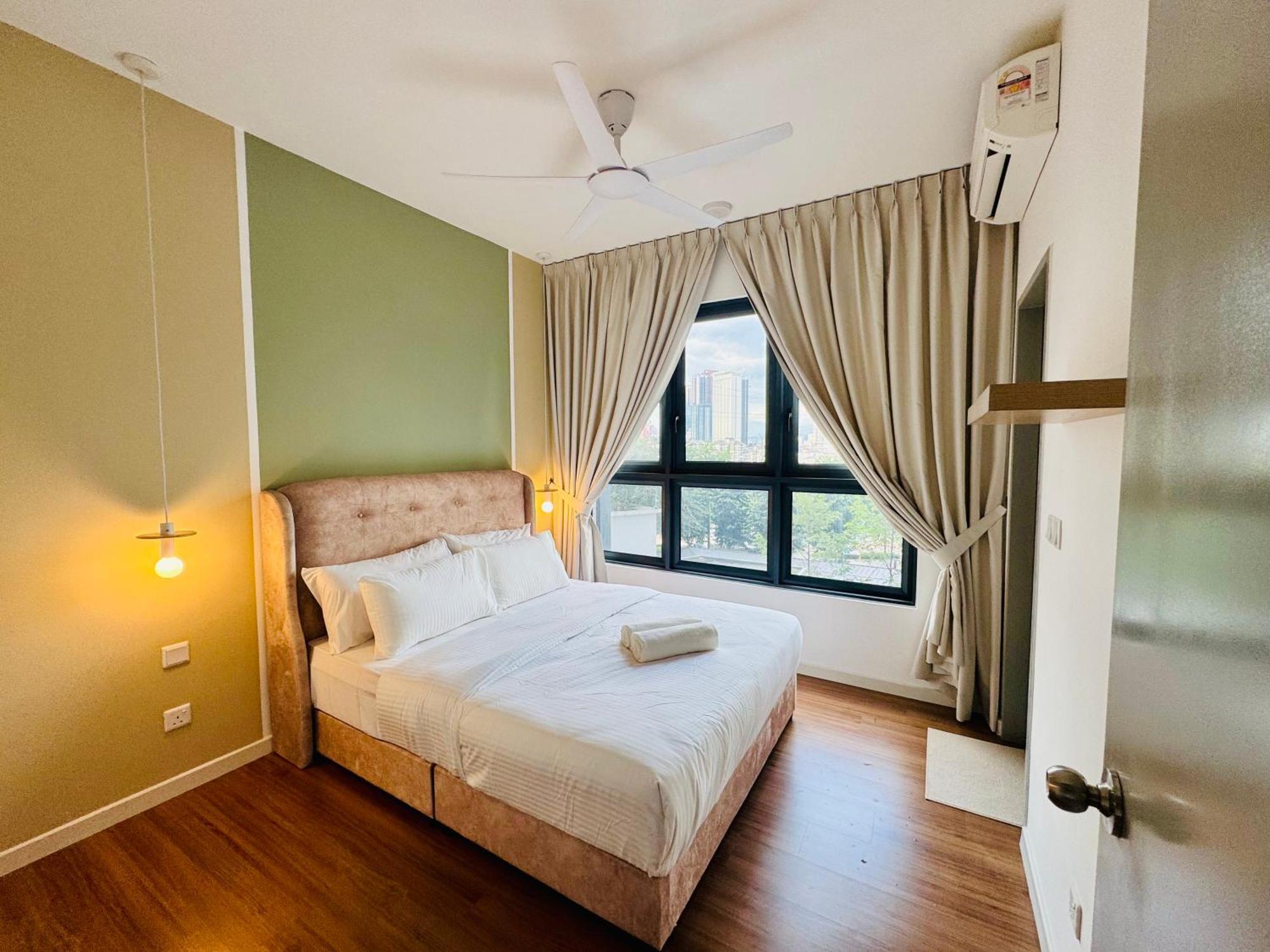 Luxury 4 Bedroom At Near Maluri Mrt By Suhad Suits Kl