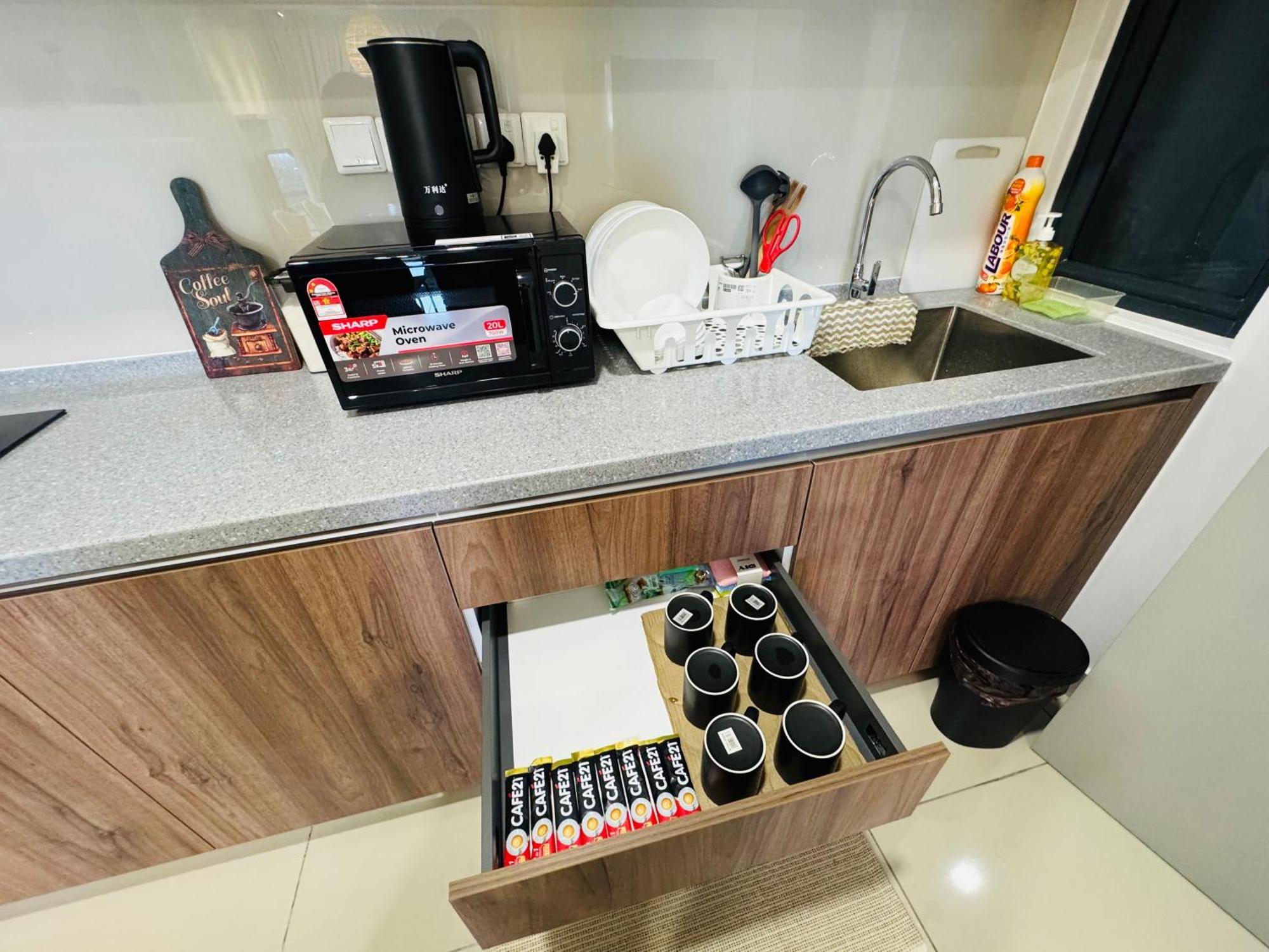 Luxury 4 Bedroom At Near Maluri Mrt By Suhad Suits Kl